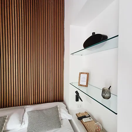 Mini Con Balcone A Piazza Del Popolo Roma