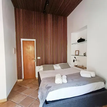 Mini Con Balcone A Piazza Del Popolo * Roma