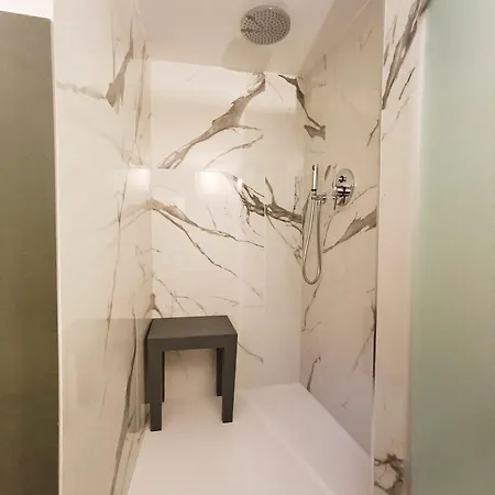 Mini Con Balcone A Piazza Del Popolo * Roma