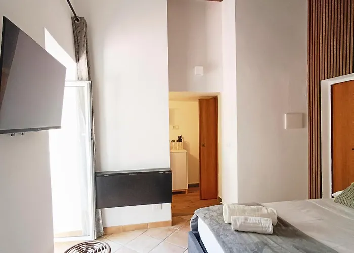 Mini Con Balcone A Piazza Del Popolo