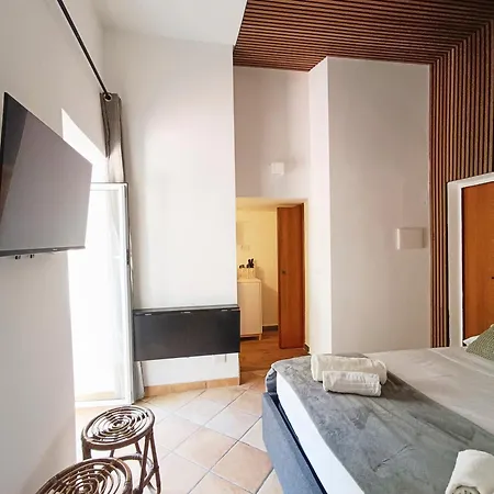 Mini Con Balcone A Piazza Del Popolo